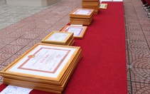 Khi phụ huynh 'cuồng' khen