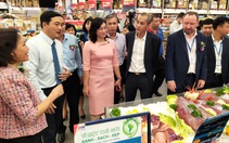'Mua 2 tính tiền 1', người dân TP.HCM đến siêu thị 'săn' gia vị, nước giặt...