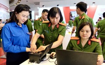Làm CCCD tại không gian triển lãm kỷ niệm 60 năm Ngày truyền thống lực lượng Cảnh sát nhân dân