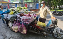 'Cưa đôi' bình xăng để chung sống thời bão giá