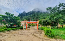Anh binh nhì vượt lũ, bảo vệ hơn 100 học sinh