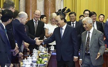 Chủ tịch nước Nguyễn Xuân Phúc tiếp các nhà khoa học đoạt giải Nobel
