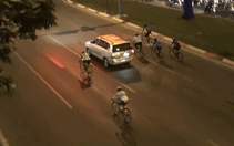 'Cua rơ không chỉ đạp xe vượt làn mà còn trêu đùa, cười nói vô tư'