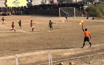 Pha phất cờ bắt việt vị có 1-0-2 của trọng tài biên