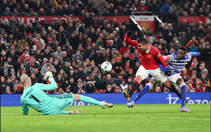 Casemiro ghi 2 bàn, ‘câu’ 1 thẻ đỏ giúp Man Utd đánh bại Reading