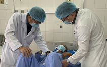 Cứu thanh niên bị thương lòi ruột nguy kịch sau 3 ngày trên biển