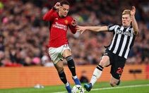 Newcastle kiệt quệ, Man United run rẩy
