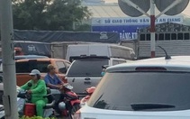 Trung tâm đăng kiểm An Giang quá tải, tài xế 'ăn bờ, ngủ bụi'