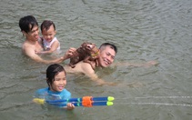 Nghỉ lễ, đến bãi biển hoang sơ ngay gần TP.HCM thưởng thức hải sản