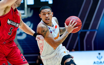 Cầu thủ gốc Việt Richard Nguyễn viếng người thân trước SEA Games