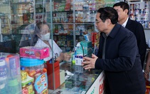 Kiểm tra đột xuất bệnh viện, Thủ tướng nói 'không để người dân có tiền không mua được thuốc'