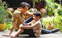 Nghệ sĩ Võ Minh Lâm đóng kịch Cho tôi xin một vé đi tuổi thơ