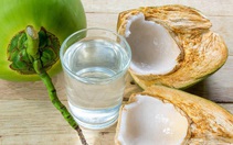 Nước dừa tốt nhưng không nên uống hằng ngày, vì sao?