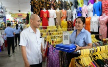 Tiểu thương chợ Bến Thành nô nức nhận mã thanh toán không tiền mặt