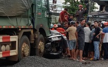 Xe con của CLB Hoàng Anh Gia Lai bị xe tải tông rồi đẩy vào xe ben ngược chiều