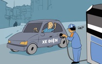 Té ngửa khi thấy xe điện đi đổ xăng
