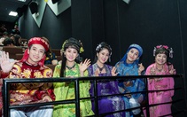 Dàn diễn viên 'Sáng đèn' người nức nở, người tấu hài tại ra mắt phim