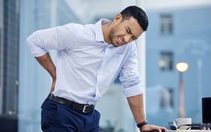 Có cách tự bấm huyệt tay và dùng thảo dược trị đau lưng cấp tính, vẹo lưng?