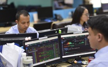 Chứng khoán ‘rơi’ mạnh sau 14h, chuyện gì khiến thị trường lại trùm sắc đỏ?