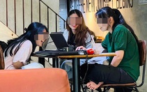 Chat với bạn từ sáng tới khuya không ngại, nói chuyện với cha mẹ hai câu... thấy mệt