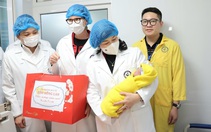 Bộ trưởng Bộ Y tế Đào Hồng Lan thăm và động viên y bác sĩ đêm giao thừa