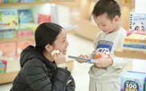 'Lì xì' Tết sớm cho con trong nhà sách