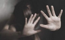 Nữ sinh mồ côi cầu cứu cô chủ nhiệm vì bị chồng của dì hiếp dâm nhiều lần
