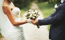 Ngao ngán cảnh mở tráp đếm tiền vàng ngay tại lễ hỏi