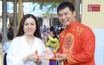 Đưa con đi học, mẹ bất ngờ nhận được quà 8-3