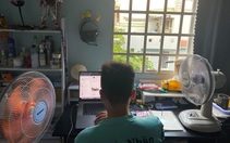 Nắng nóng kéo dài, sinh viên nghĩ 'trăm kế' làm mát