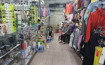 Cây kim, đôi dép cũng khó bán vì hàng Trung Quốc tràn sang qua chợ mạng
