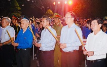 Lãnh đạo, tuổi trẻ TP.HCM thắp nến tri ân các anh hùng liệt sĩ
