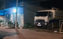 Cha lùi xe vào bãi đất trống cạnh nhà nghi cán chết con trai ruột