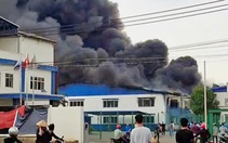 Công ty sản xuất giày dép trong Khu công nghiệp Sông Mây bốc cháy dữ dội