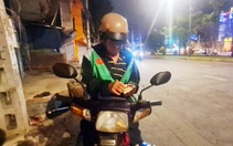 Xe ôm truyền thống lay lắt kiếm sống qua ngày