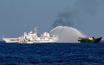 Trung Quốc tố thuyền viên Philippines chĩa súng vào tàu hải cảnh gần bãi Cỏ Mây