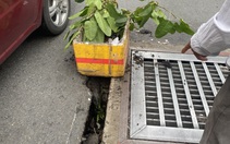Hố ga sụp trên đường, nhiều người đi xe máy bị té ngã