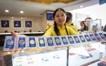 Giá vàng nhẫn tăng mạnh, USD tự do tiến sát mốc 26.000 đồng