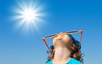 Tắm nắng bổ sung vitamin D, bao lâu là đủ?