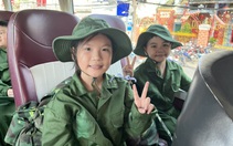 100 bạn nhỏ học làm chiến sĩ quân đội