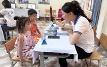 Khám mắt miễn phí cho 80 trẻ tại xã vùng cao của Hạ Long