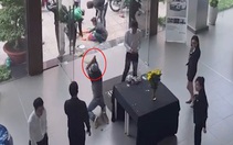 Nhóm 'cô hồn sống' khấn vái, đốt vàng mã giúp showroom ô tô
