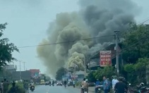 Cháy gara ô tô nằm cạnh cây xăng, ít nhất 5 ô tô bị thiêu rụi