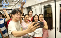 Hàng ngàn người dân trải nghiệm những chuyến tàu metro số 1 sau đêm countdown