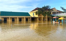 Nước lũ cao nhất trong 15 năm lên quá nhanh ở Hà Tĩnh, hàng ngàn hộ dân vẫn đang bị cô lập