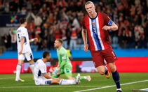 Erling Haaland hai lần đá hỏng 2 phạt đền vẫn có hat-trick