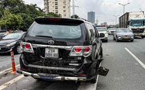Xe vỡ nát 2 lốp chạy ngược chiều đường vành đai 3 trên cao, tài xế tới bệnh viện kiểm tra ma túy