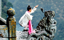 Vì sao võ rắn hiện diện nhiều trong truyện Kim Dung?