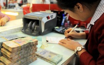 Mỗi tháng có thêm 100.000 tỉ đồng tiền tiết kiệm gửi vào ngân hàng