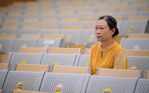 Người mẹ đơn thân ngồi cuối hội trường: Có học bổng con đóng học phí ĐH Sư phạm kỹ thuật, mừng lắm!
